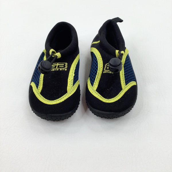 Yellow & Black Beach Shoes - Boys - Shoe Size 7
