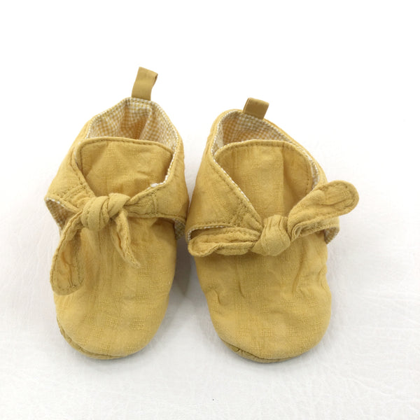 Golden on sale girls slippers