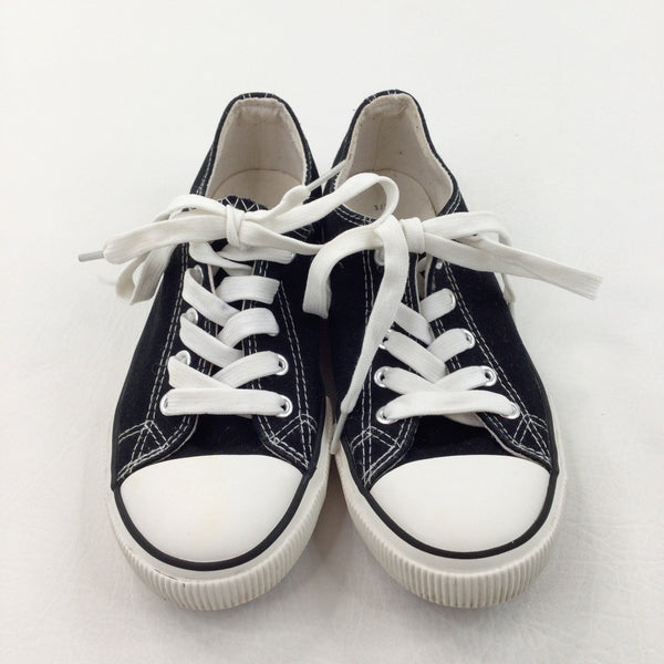 Black & White Lace Up Canvas Shoes - Girls - Shoe Size 3