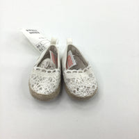White Fabric & Lacey Shoes - Girls Size 0